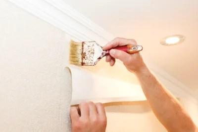 Pose de papier peint à Bassoues — revêtements muraux et toiles de verre